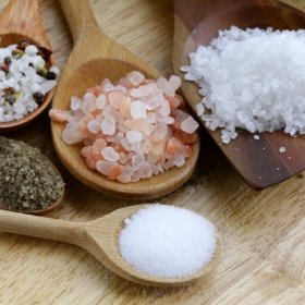 9 начина да използвате нормална сол по време на прибиране на реколтата вместо скъпи домакински химикали