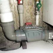 Инсталиране на възвратен клапан в канализацията: правила за инсталиране на водно уплътнение и прахосмукачка
