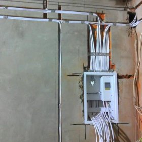 Как да направите електрическо окабеляване и осветление в гаража със собствените си ръце - схема, изчисление на кабела и технология на инсталиране