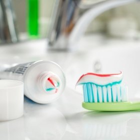 5 неща, които се почистват лесно с паста за зъби
