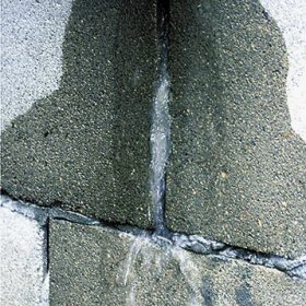 Водно уплътнение за кладенец или как бързо и компетентно да затворите празнина в бетонен пръстен
