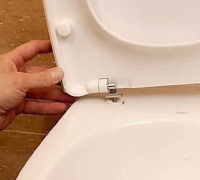 Закрепване на капака на тоалетната: как да премахнете стария и да инсталирате правилно новия
