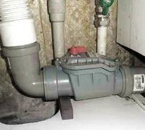 Инсталиране на възвратен клапан в канализацията: правила за инсталиране на водно уплътнение и прахосмукачка