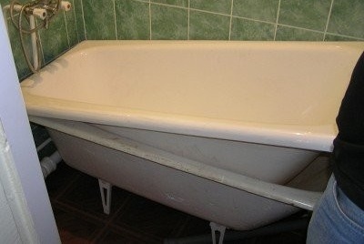 Как да актуализирате стара чугунена вана: метод за баня във вана