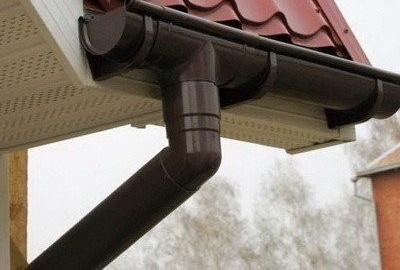 Монтаж на улук за покрив: пластмасови системи