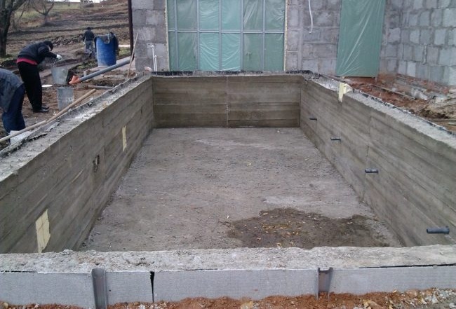 Готова бетонна основа за басейна