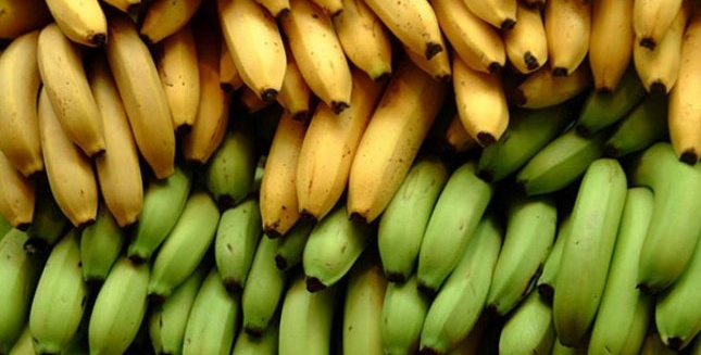 Жълти и зелени банани